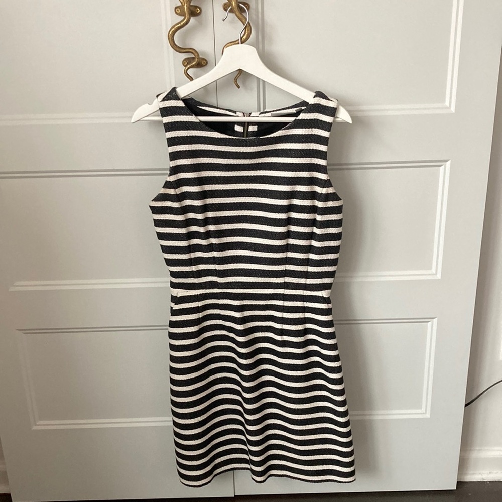 Halogen black and white striped dress with pockets. Size 4